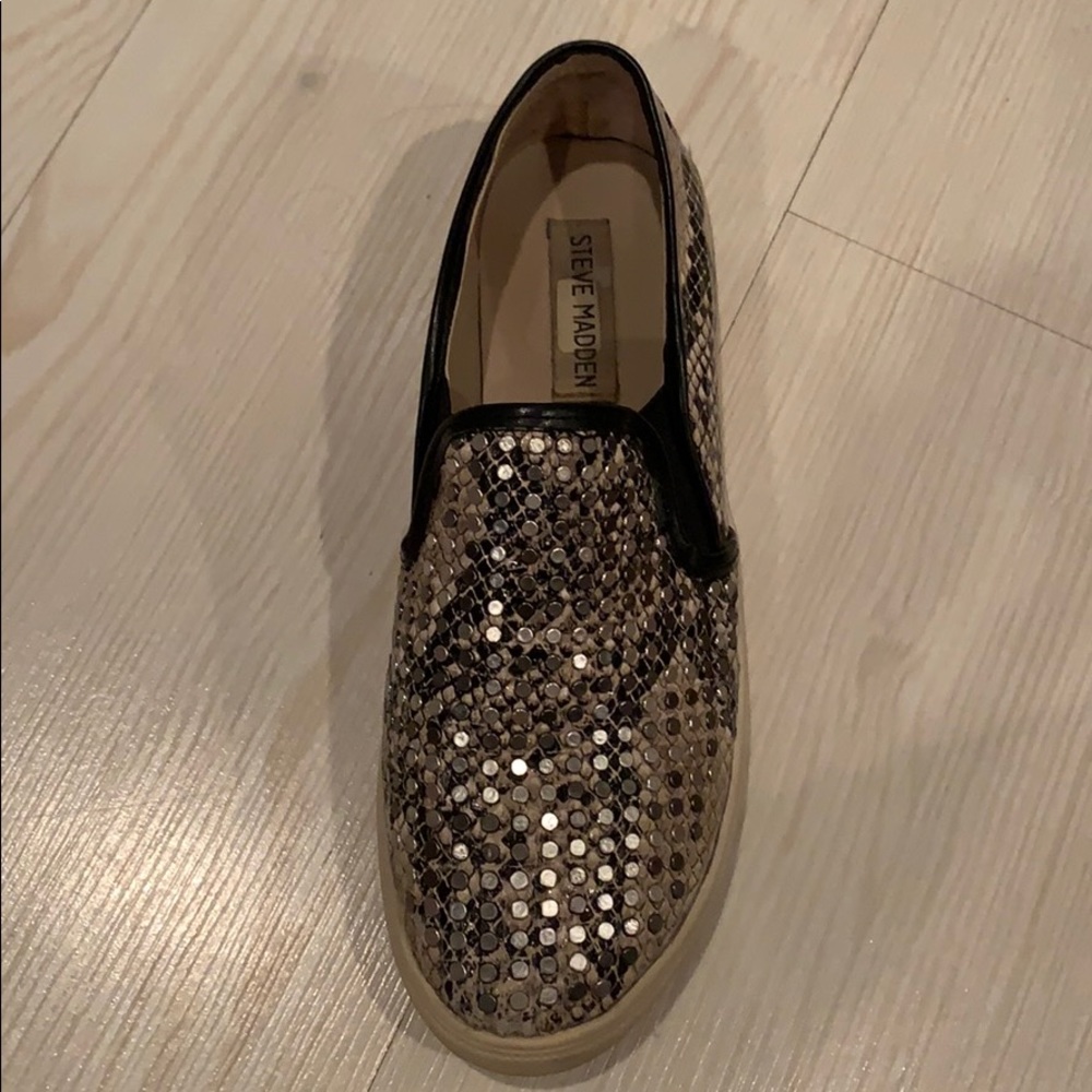 Slip on sneakers